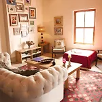 Molo-Lolo House